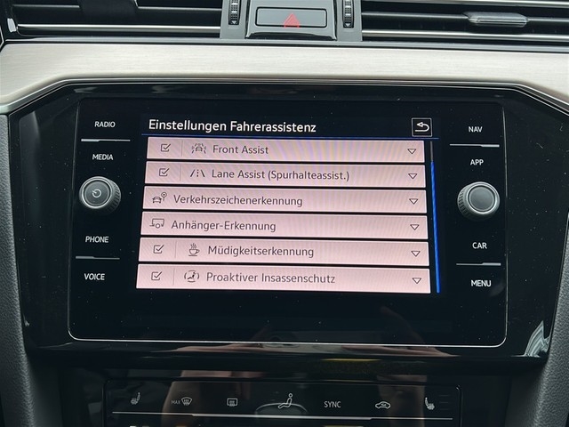 VW - Passat Variant Elegance 2.0TDI Schalter +AHK +Kamera+IQ.Light+TravelAssist+17Alu+_21