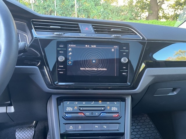 VW - Touran 2.0TDI DSG Black Style 7Sitze+AHK+ Standheiz+Keyless+Kamera+Pano+AppConnect+_19