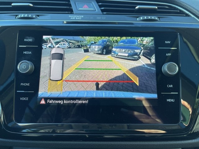 VW - Touran 2.0TDI DSG Black Style 7Sitze+AHK+ Standheiz+Keyless+Kamera+Pano+AppConnect+_18