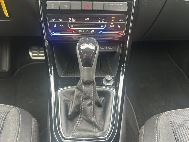 VW - T-Cross R-Line 1.5 TSI 150PS DSG AHK+Matrix+ Kamera+IQ.Drive+GJR+Navi+AppConnect_13