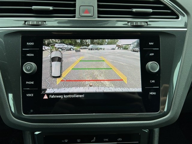 VW - Tiguan 2.0TDI 150PS DSG AHK+Kamera+ 17Alu+Ambiente+Navi+Ladeboden_19
