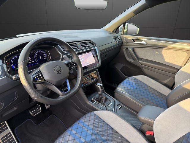 VW - Tiguan R 320 PS DSG 4M RMATRIX DCC ACC 20_12