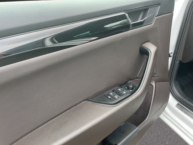 Skoda - Superb 2.0TDI DSG *Laurin & Klement*Navi+BT+RFK+ACC+Leder+Stzhzg+Stzbelü+Xenon+_10