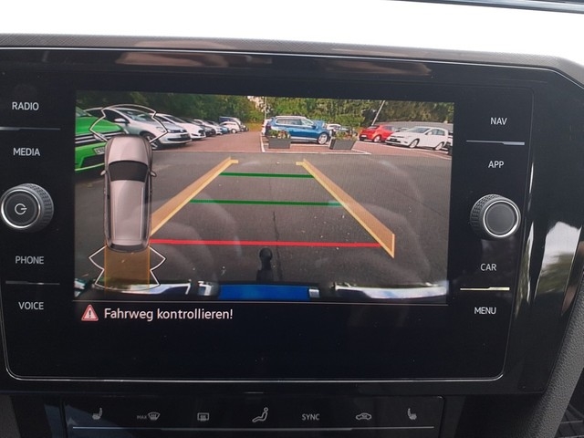 VW - Passat Variant 2.0TDI Business DSG+AHK+ Navi+AppCon.+TravelAssist+Massage+Kamera_14