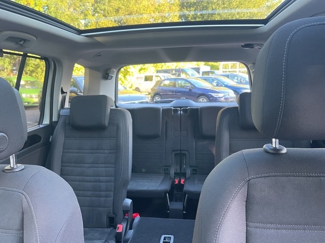 VW - Touran 2.0TDI DSG Black Style 7Sitze+AHK+ Standheiz+Keyless+Kamera+Pano+AppConnect+_22