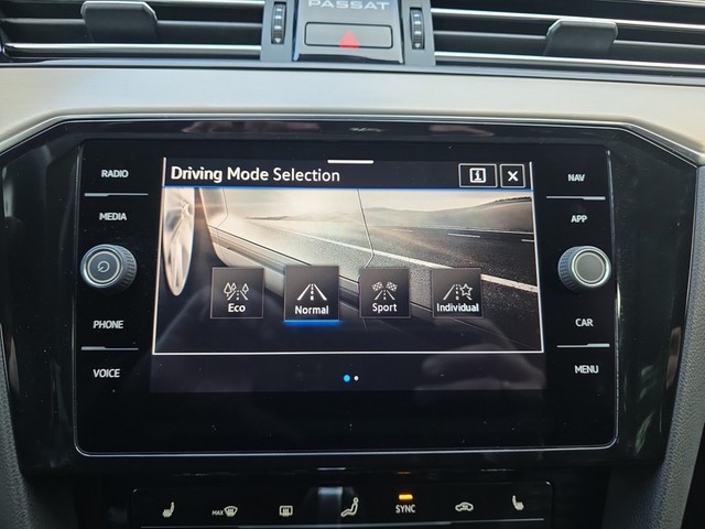 VW - Passat Variant R-Line 2.0TDI 200PS DSG+Leder +Kamera+elektr.Klappe+Navi+_23