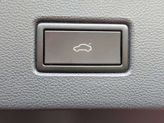 VW - T-Roc R 4Motion +20Alu+Akrapo+DCC+ Beats+Keyless+Kamera+el.Klappe+Leistungssteigerung 250KW / 340PS_23