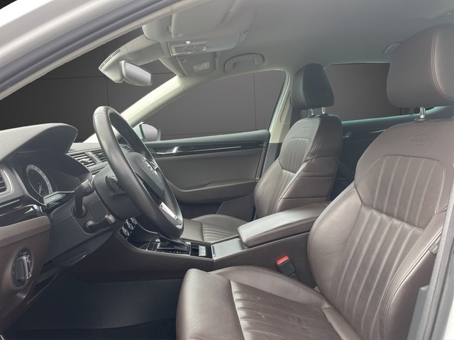 Skoda - Superb 2.0TDI DSG *Laurin & Klement*Navi+BT+RFK+ACC+Leder+Stzhzg+Stzbelü+Xenon+_9