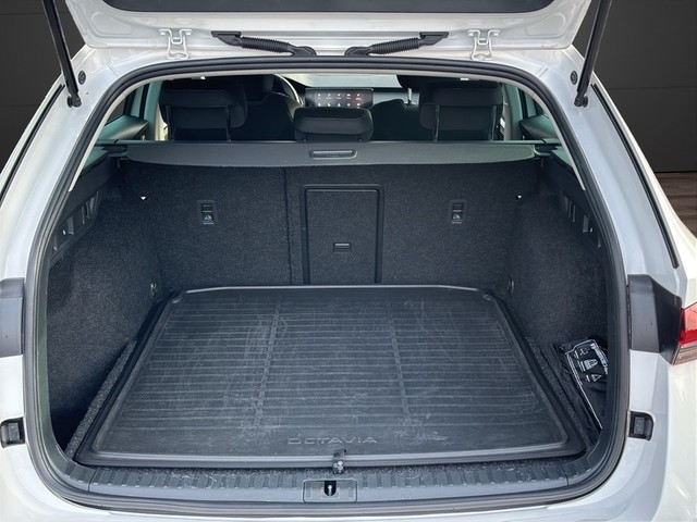 Skoda - Octavia Combi 2.0 TDI DSG *STYLE*STANDHZG. HUD ACC LED_16