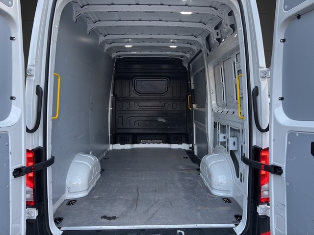 VW - Crafter Kasten 35 mittellang Hochdach FWD PDC Tempo Klima_16