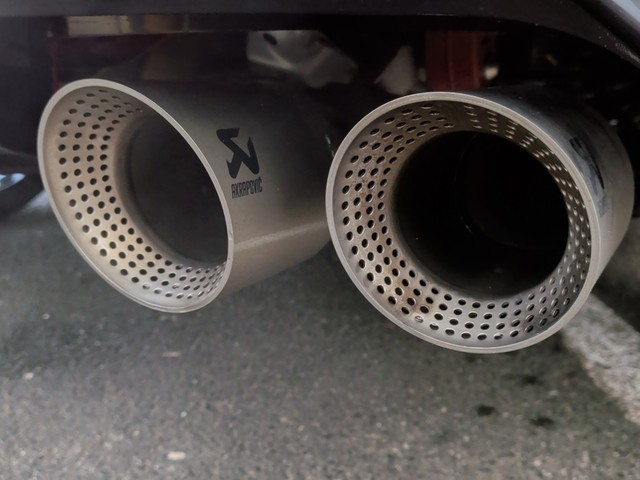 VW - T-Roc R 4Motion +20Alu+Akrapo+DCC+ Beats+Keyless+Kamera+el.Klappe+Leistungssteigerung 250KW / 340PS_24