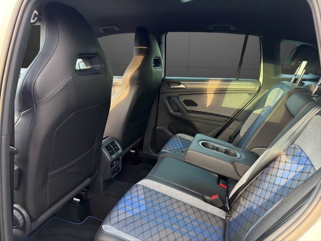 VW - Tiguan R 320 PS DSG 4M RMATRIX DCC ACC 20_11